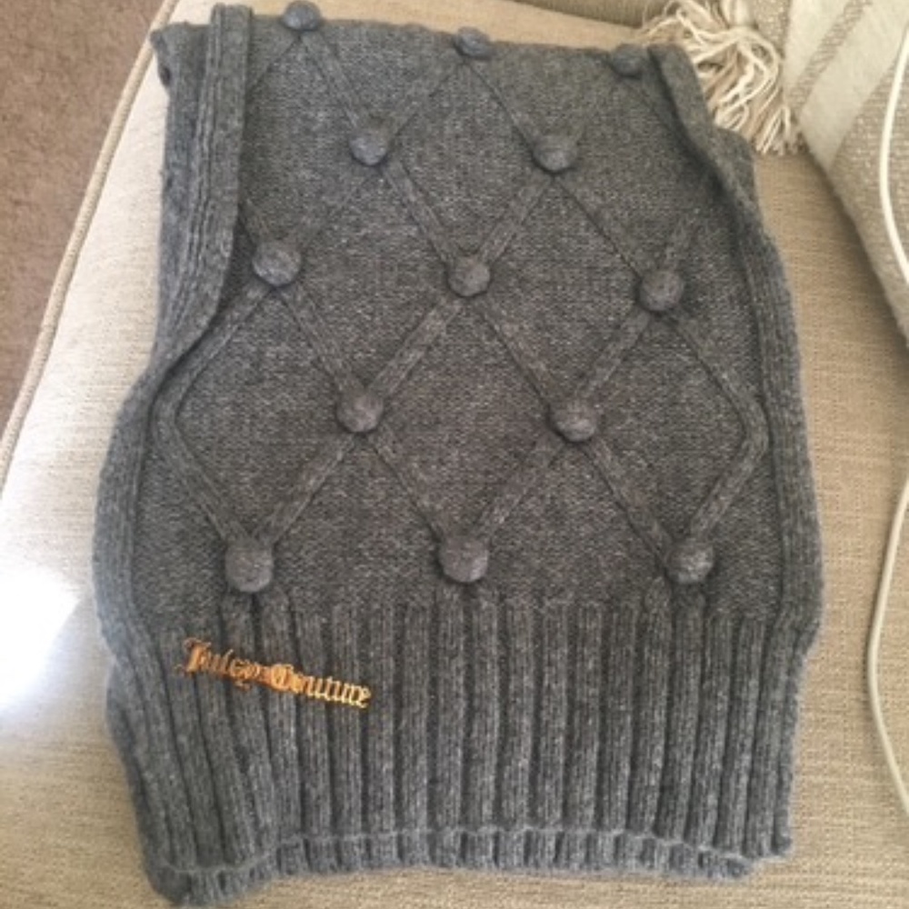 Juicy Couture warm grey scarf - Picture 2 of 4